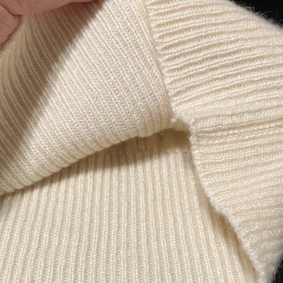 Nicole Summers Vintage cashmere Cream Knit Beanie and Gloves Set - Picture 10 of 12